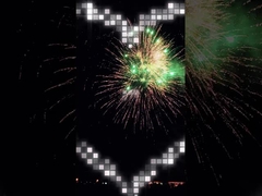 Os tiros do profissional 36 do mandarino saudam fogos de artifício chineses dos fogos de artifício do bolo