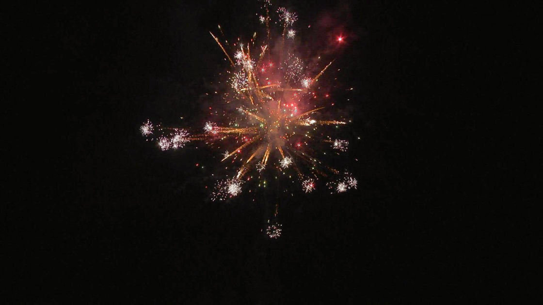 1.4g Un0336 Online Consumer Fireworks 25 Shots 500g Salute Cake Fireworks