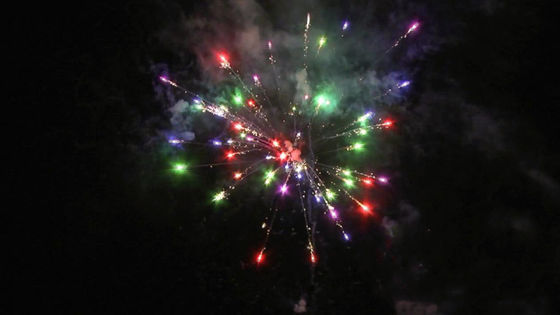 Os fogos de artifício pirotécnicos chineses do bolo de Liuyang 24 fogos de artifício dos tiros 500G endurecem
