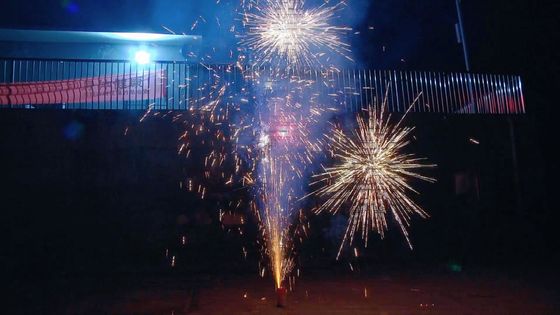 1.4G UN006 150 gramas de fogos de artifício da fonte Pyro com vários efeitos agradáveis 2022
