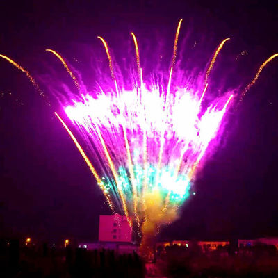 130 fogos de artifício chineses 1.4G do bolo da exposição do festival do Natal dos tiros exteriores para o partido