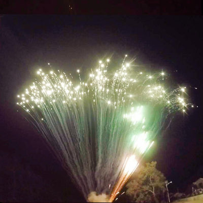 Indique a pirotecnia que grande profissional 49 tiros endurecem saudações dos fogos de artifício