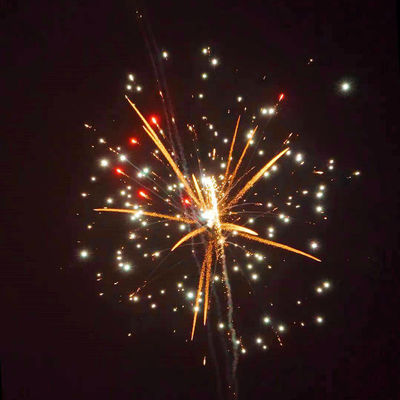 Exposição profissional grande do fogo de artifício do bolo de casamento de 70 tiros pelo ano novo