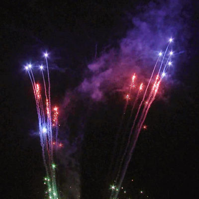 Os fogos de artifício pirotécnicos do Natal dos fogos de artifício do bolo do consumidor do ano novo endurecem Mercun