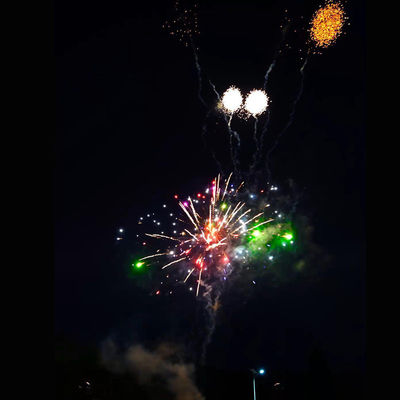 88 fogos de artifício exteriores do bolo da pirotecnia dos tiros de China