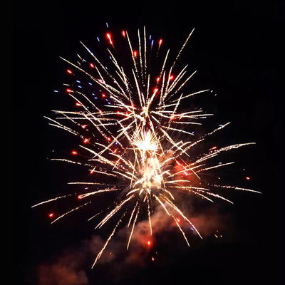 Pirotecnia chinesa de 100 fogos de artifício do bolo do banquete de casamento dos tiros para a celebração do festival