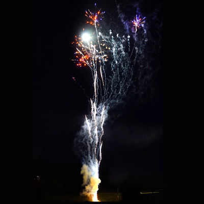 100 fogos de artifício chineses 1.4g Un0336 do bolo da pirotecnia dos tiros