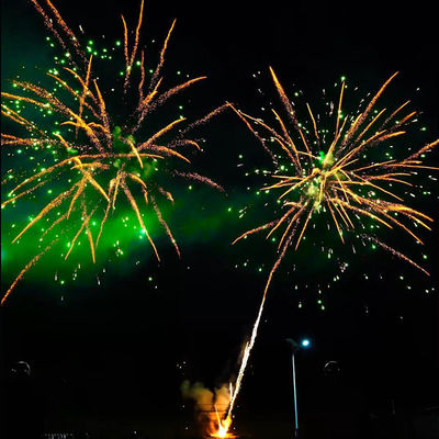 100 fogos de artifício grandes de Liuyang dos fogos de artifício do bolo dos tiros para a celebração do Natal