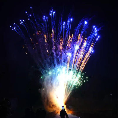 Fogos de artifício de bolo pirotécnico para celebração do festival