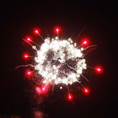 Liuyang Mandarim Consumer Saludos Fogos de artifício US 1.4 Pro Fogos de artifício 116 Shots Cake Fogos de artifício G.W 28.64KG para a celebração