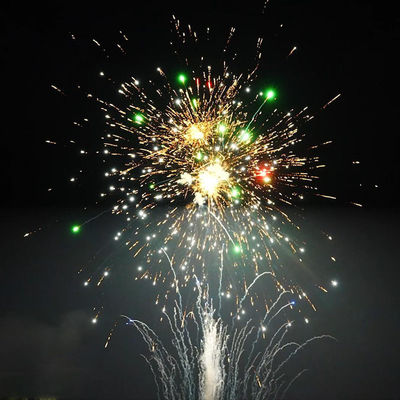 Fogos de artifício chineses de alta qualidade Fogos de artifício Liuyang 100 tiros Fogos de artifício de bolo de consumo 1.4G Pro Fire Crackers Fogos de artifício de bolo