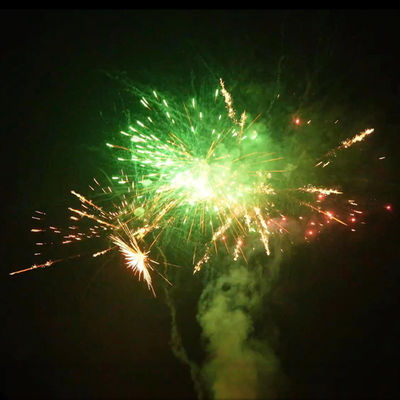 Fábrica chinesa F2 Fogos de artifício de bolo Frota de fogo de artifício de consumo CE aprovado Fogos de artifício de bolo com bons efeitos 2025