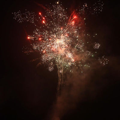 Fábrica Liuyang F2 Fireworks de bolo personalizado CE, Wholesale Outdoor Cake Fireworks para celebração