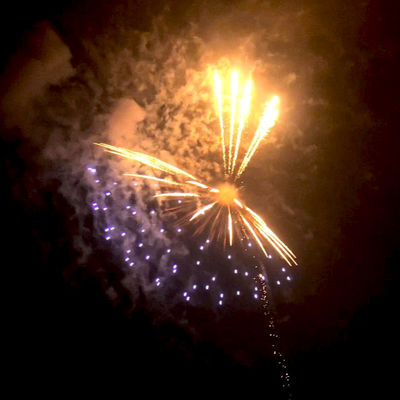 Atacado Chinês 1.3G Profissional Display Shells Fogos de Artifício Forma de Bola Festival Fogos de Artifício Display Shell Para Celebração