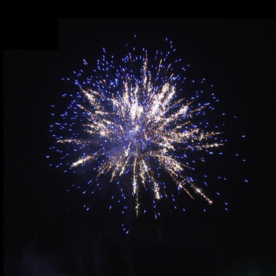 Fogos de artifício por atacado da fábrica chinesa Bolo de fogos de artifício de 1,2'' polegadas 100 tiros Fogos de artifício populares Bolo de fogos de artifício Fogos de artifício pirotécnicos ao ar livre