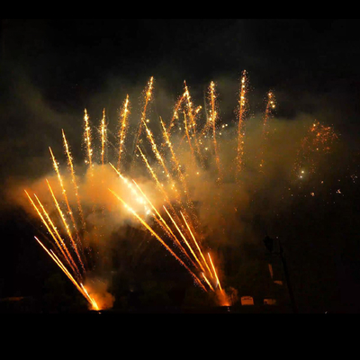 Liuyang Mandarin Fogos de Artifício Bolo 1.3G Display Profissional Fogos de Artifício por atacado 0,8'' 180 polegadas Tiros Bolo Fogos de Artifício Outdoor