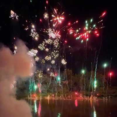 Fábrica Chinesa Liuyang Mandarim Personalizado 1.4g Consumer Fogos de Artifício Torta de Água Fogos de Artifício Torta Pirotécnica