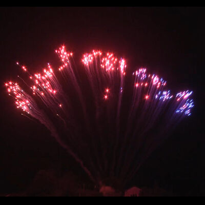 Fábrica chinesa por atacado 1.2'' 13 tiros linha única S bolo fogos de artifício azul para vermelho para branco Strobe Mandarim fogos de artifício ao ar livre