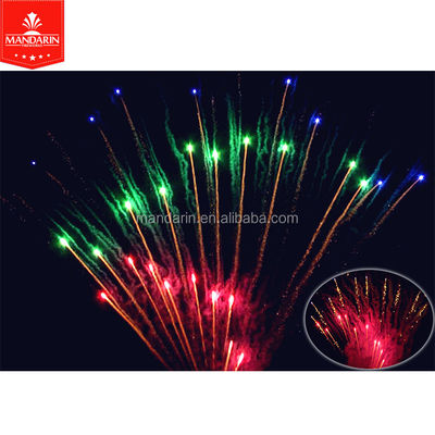 200 fogos de artifício profissionais dos tiros indicam a exposição personalizada da pirotecnia