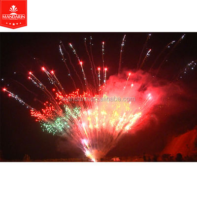 100 tiros que os fogos de artifício profissionais indicam Z deram forma à pirotecnia dos fogos de artifício